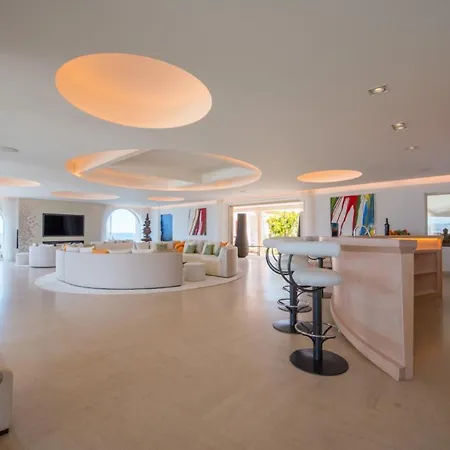 With Helipad, Sauna And Infinity Pool סן טרופז