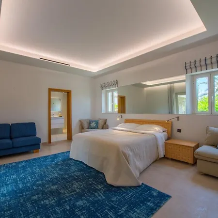 With Helipad, Sauna And Infinity Pool סן טרופז