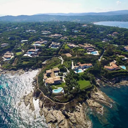 With Helipad, Sauna And Infinity Pool וילה *