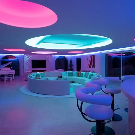 וילה With Helipad, Sauna And Infinity Pool